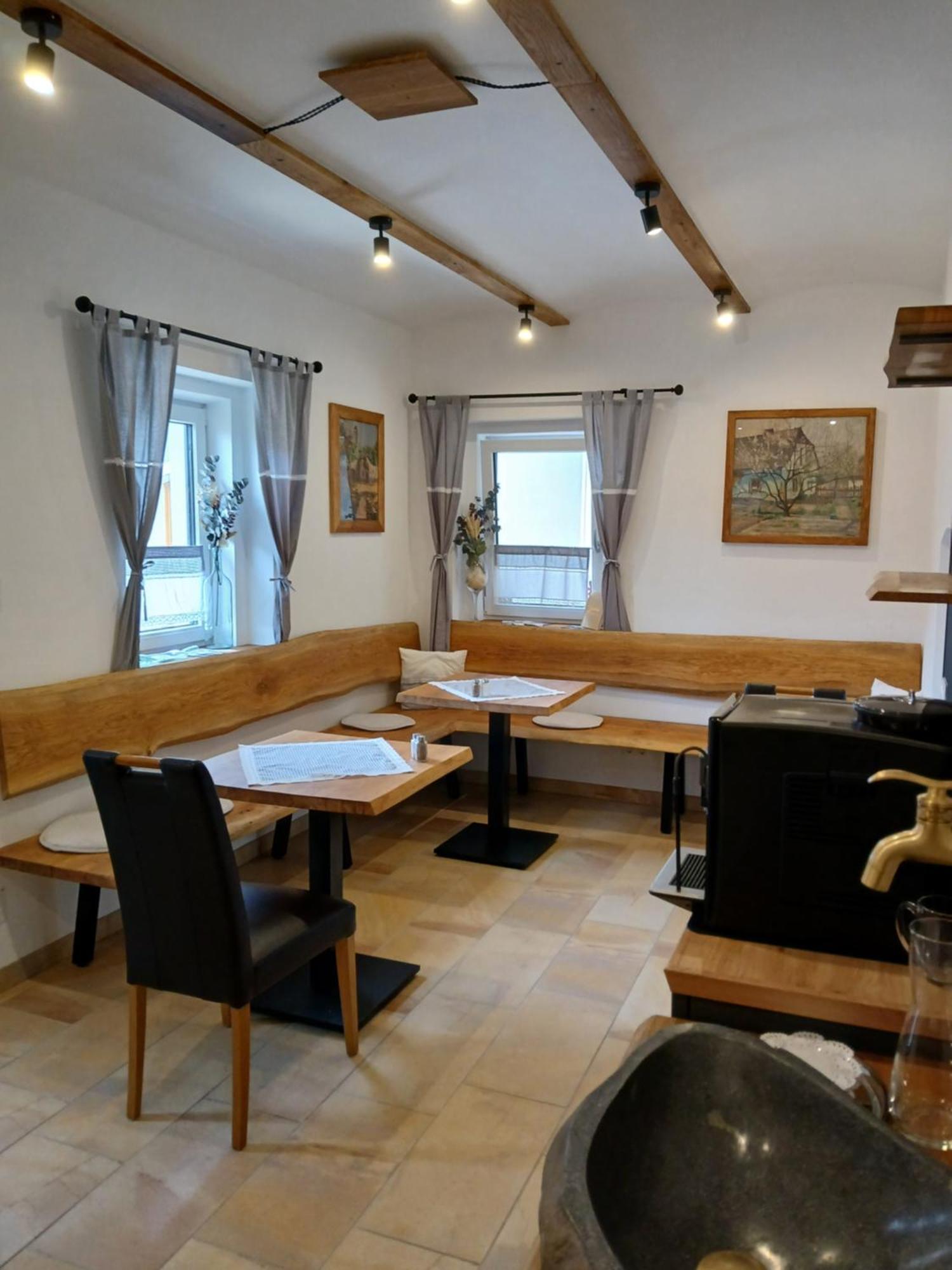 Weingut Thomas Brandl Bed & Breakfast Strass  Exterior photo
