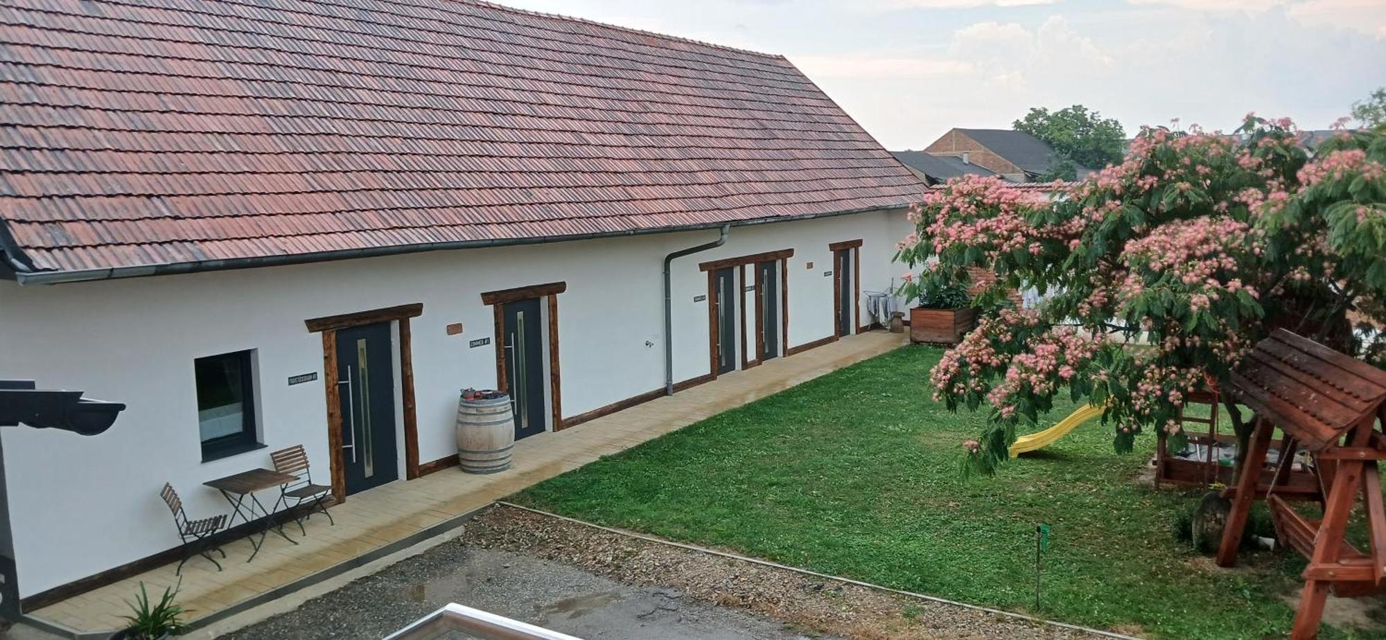 Weingut Thomas Brandl Bed & Breakfast Strass  Exterior photo